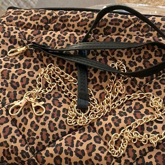 🐆Convertible Leopard Print Crossbody - Picture 2 of 9